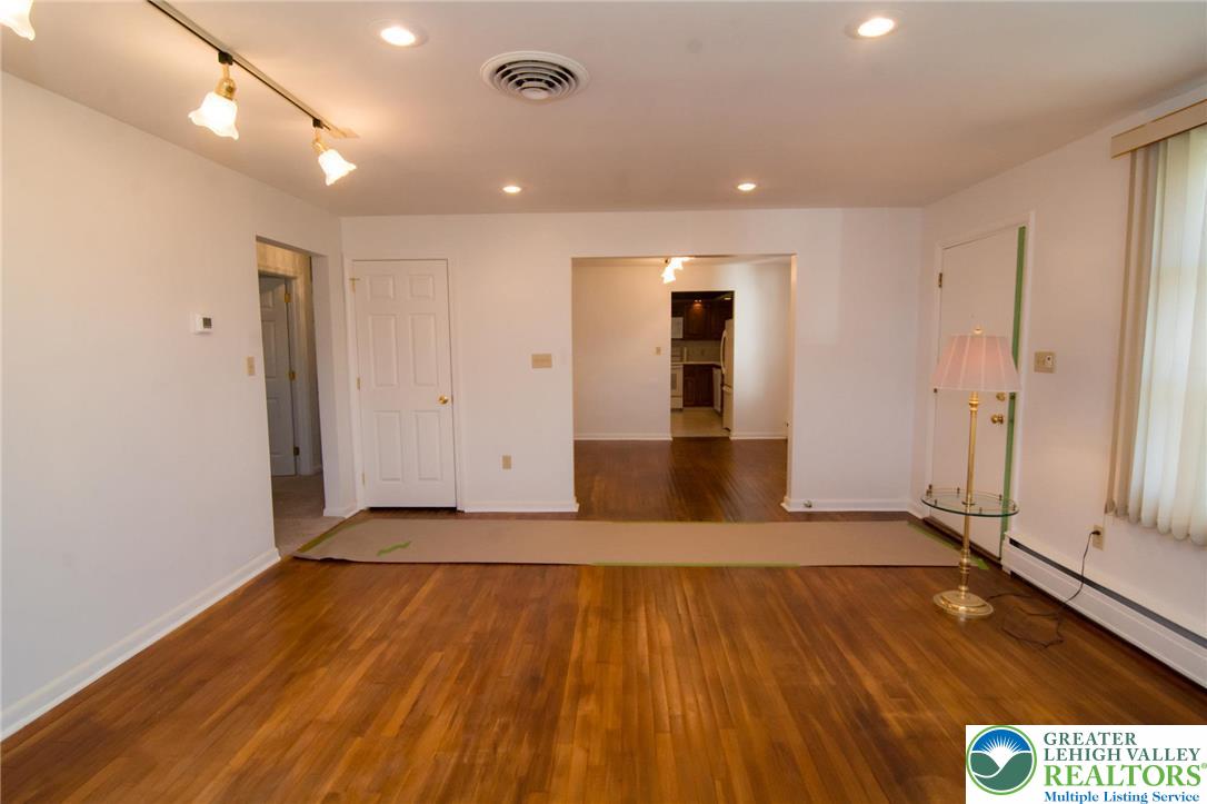 Allentown City, Pennsylvania 18104, United States, 3 Bedrooms Bedrooms, ,2 BathroomsBathrooms,Residential,Active,246953