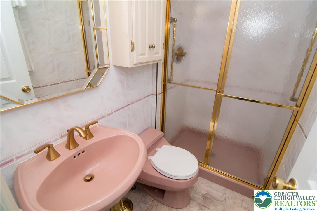 Allentown City, Pennsylvania 18104, United States, 3 Bedrooms Bedrooms, ,2 BathroomsBathrooms,Residential,Active,246953