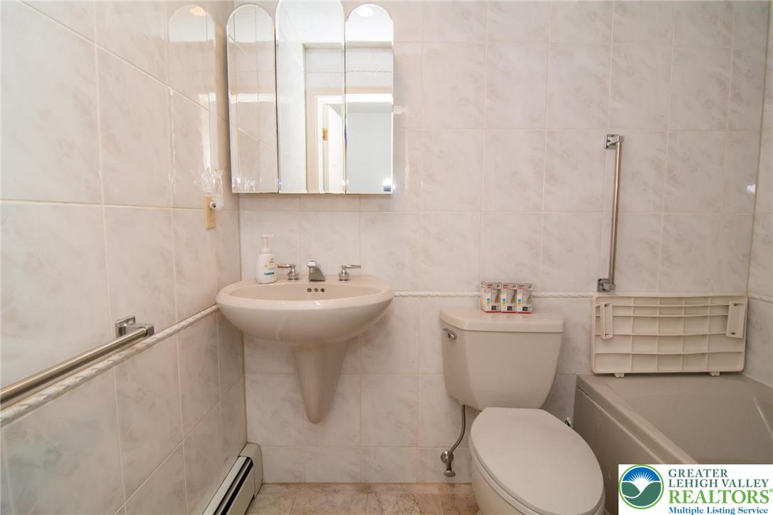 Allentown City, Pennsylvania 18104, United States, 3 Bedrooms Bedrooms, ,2 BathroomsBathrooms,Residential,Active,246953