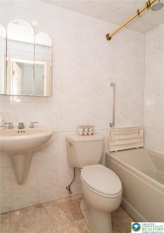 Allentown City, Pennsylvania 18104, United States, 3 Bedrooms Bedrooms, ,2 BathroomsBathrooms,Residential,Active,246953