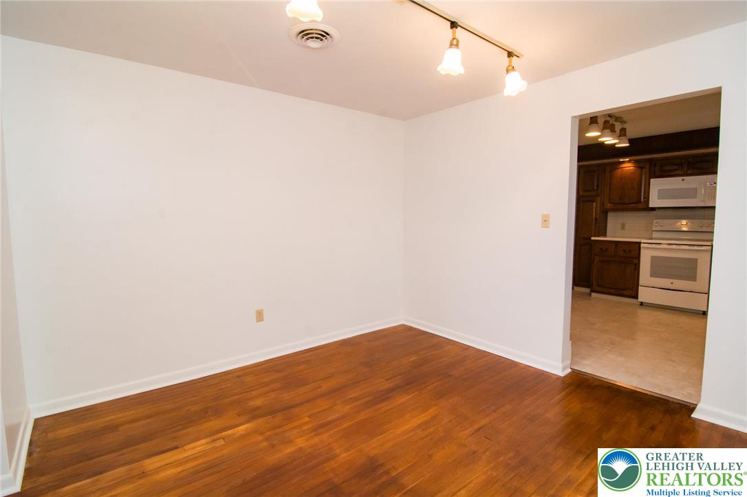 Allentown City, Pennsylvania 18104, United States, 3 Bedrooms Bedrooms, ,2 BathroomsBathrooms,Residential,Active,246953