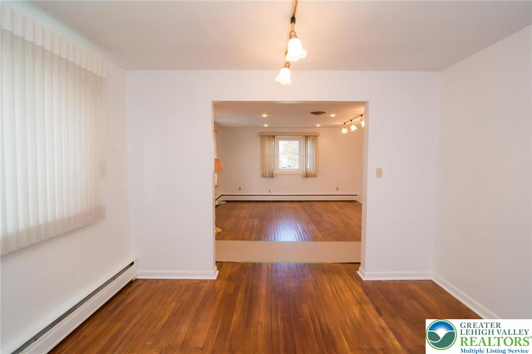 Allentown City, Pennsylvania 18104, United States, 3 Bedrooms Bedrooms, ,2 BathroomsBathrooms,Residential,Active,246953