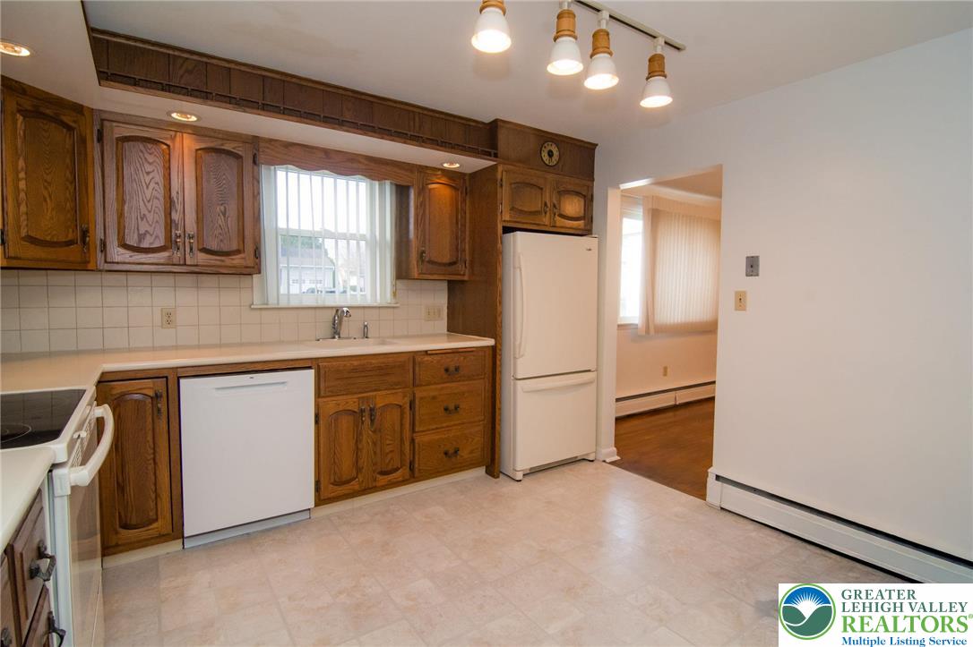 Allentown City, Pennsylvania 18104, United States, 3 Bedrooms Bedrooms, ,2 BathroomsBathrooms,Residential,Active,246953