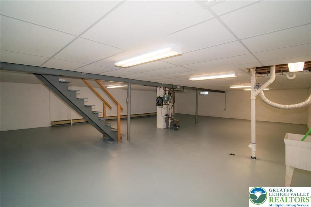 Allentown City, Pennsylvania 18104, United States, 3 Bedrooms Bedrooms, ,2 BathroomsBathrooms,Residential,Active,246953