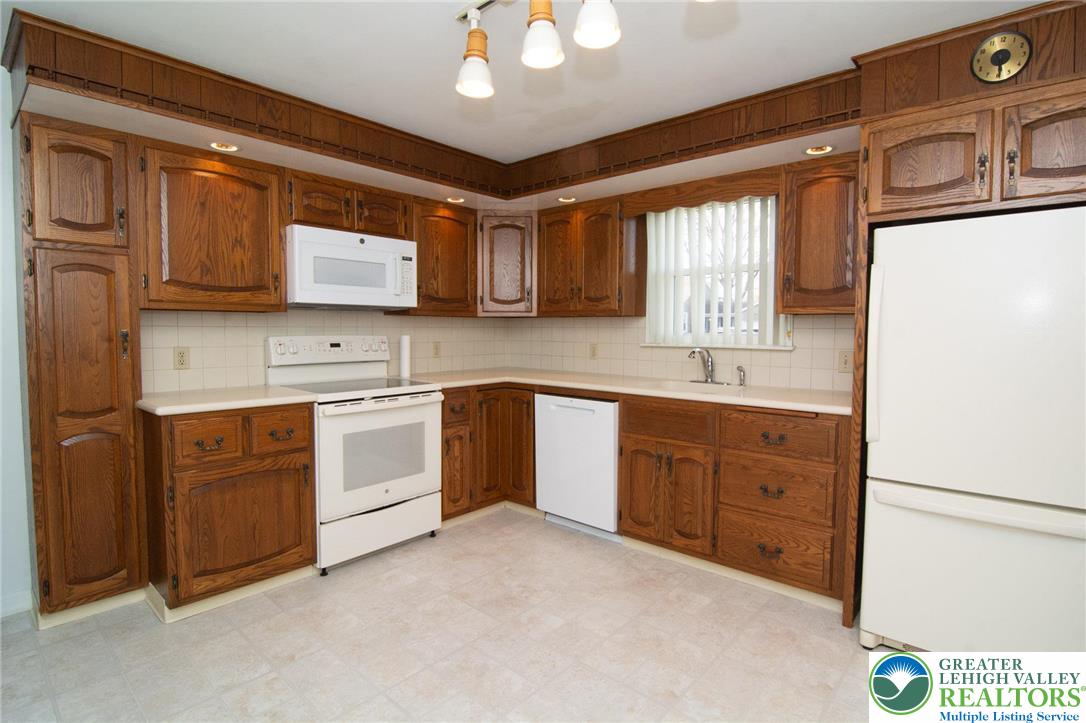 Allentown City, Pennsylvania 18104, United States, 3 Bedrooms Bedrooms, ,2 BathroomsBathrooms,Residential,Active,246953