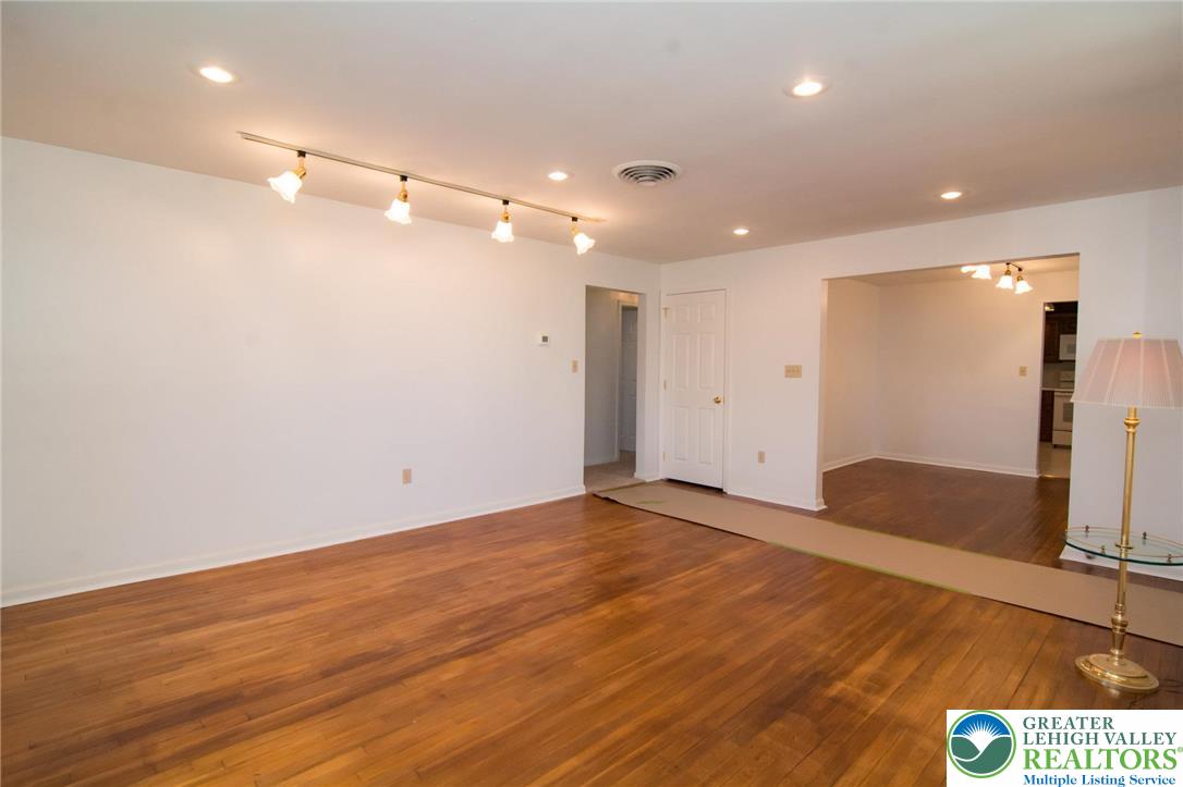 Allentown City, Pennsylvania 18104, United States, 3 Bedrooms Bedrooms, ,2 BathroomsBathrooms,Residential,Active,246953