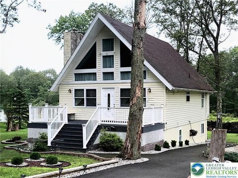 Photo of 1025 CRICKET Lane, Tobyhanna Twp, PA 18334 (MLS # 760993) Photo of 1025 CRICKET Lane, Tobyhanna Twp, PA 18334 (MLS # 760993)