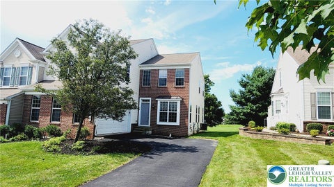 Townhouse For Rent - 1816 Emerald Drive<br/> South Whitehall Twp, PA 18069