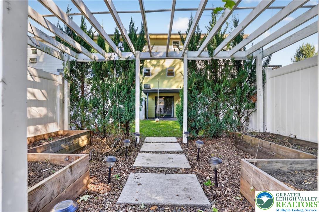 1718 Chester Road