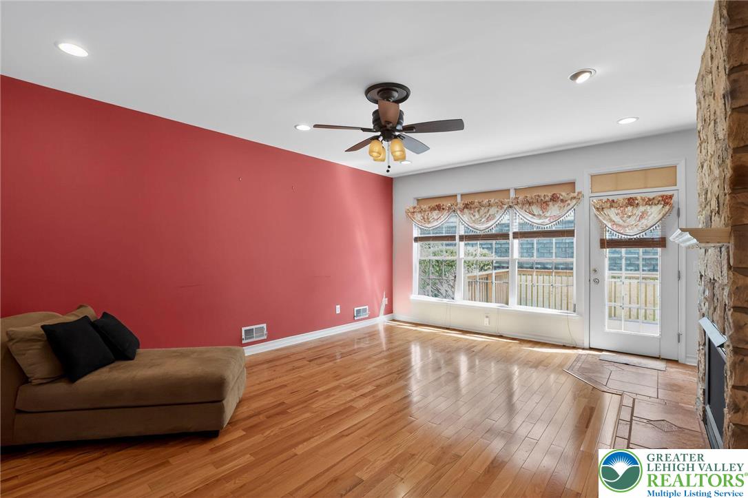 186 Oakmont Court