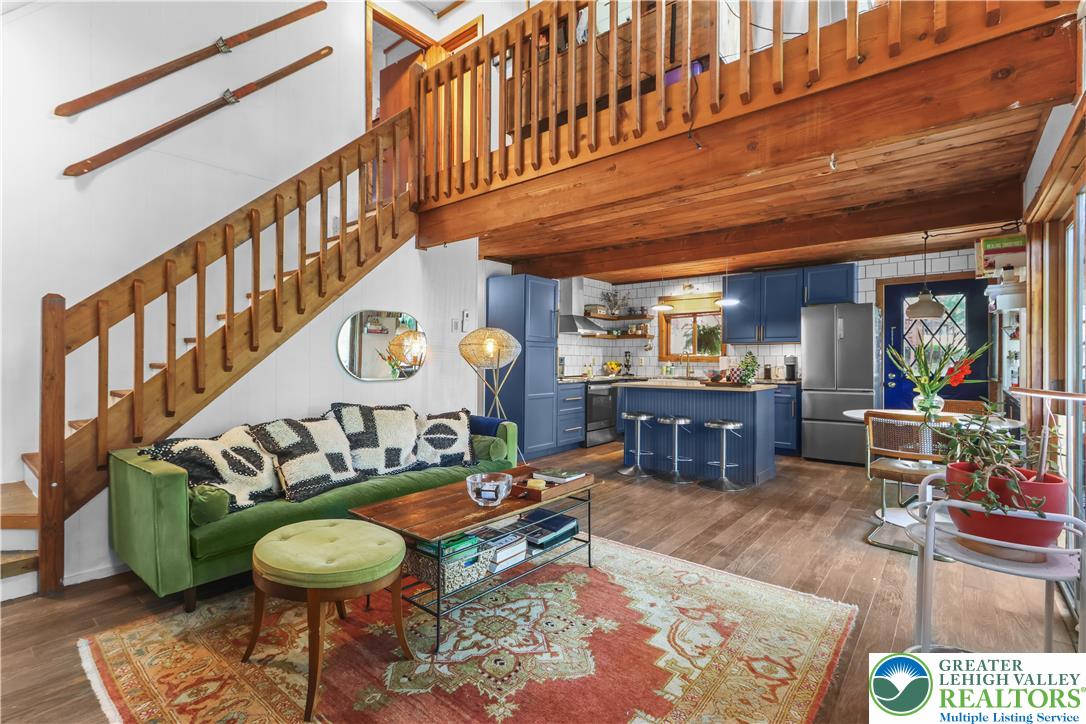 5218 E Woodbridge Drive
