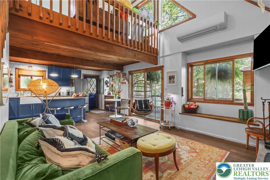 5218 E Woodbridge Drive