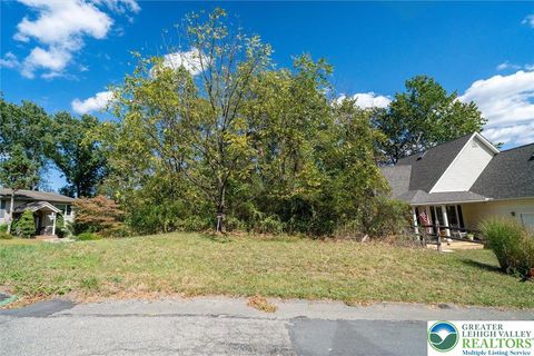 Photo of 82 Lenape Trail, Upper Mt Bethel Twp, PA 18343 (MLS # 758126) Photo of 82 Lenape Trail, Upper Mt Bethel Twp, PA 18343 (MLS # 758126)