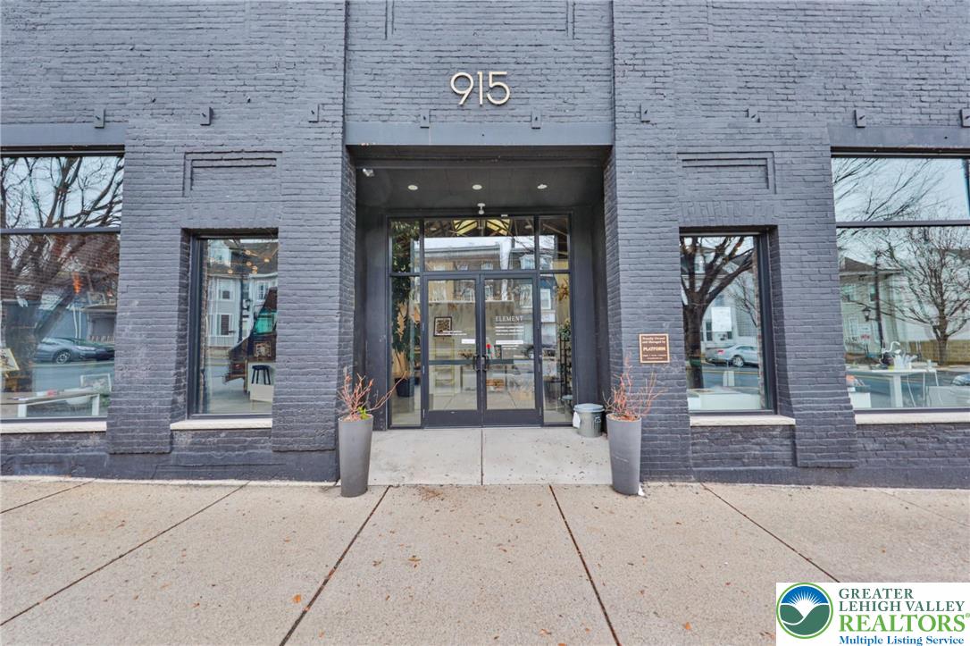 913 Northampton Street