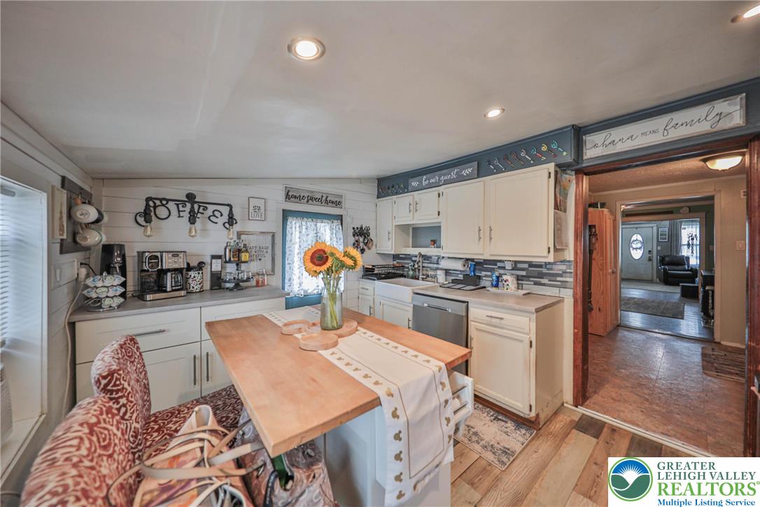 Whitehall Twp, Pennsylvania 18052, United States, 3 Bedrooms Bedrooms, ,1 BathroomBathrooms,Residential,Active,179045