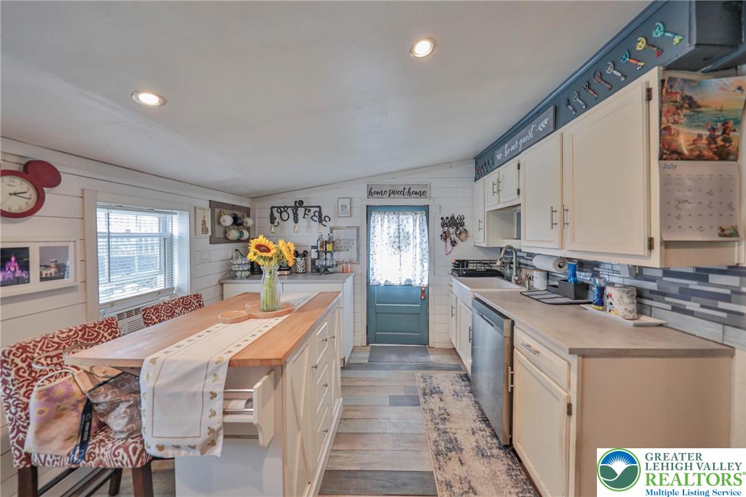 Whitehall Twp, Pennsylvania 18052, United States, 3 Bedrooms Bedrooms, ,1 BathroomBathrooms,Residential,Active,179045