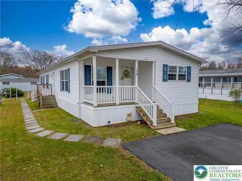 Photo of 16 Powderhorn Place, Upper Mt Bethel Twp, PA 18343 (MLS # 767134) Photo of 16 Powderhorn Place, Upper Mt Bethel Twp, PA 18343 (MLS # 767134)