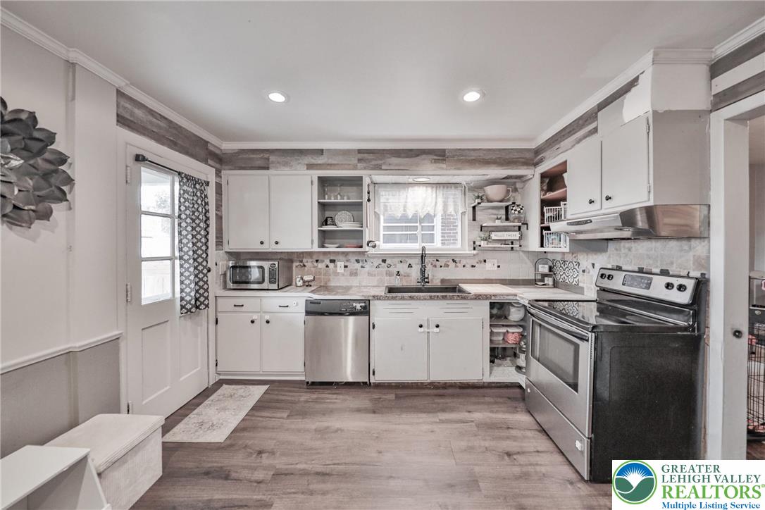 Allentown City, Pennsylvania 18104, United States, 3 Bedrooms Bedrooms, ,2 BathroomsBathrooms,Residential,Pending,246199