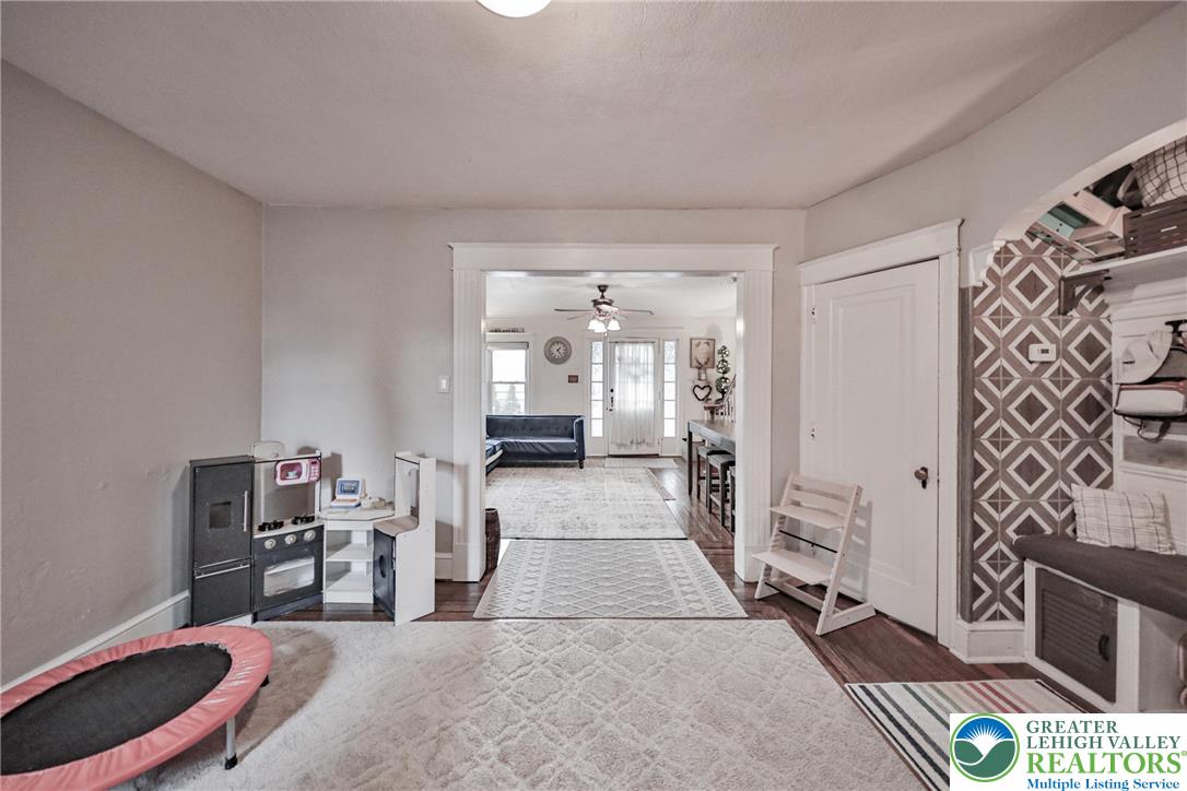 Allentown City, Pennsylvania 18104, United States, 3 Bedrooms Bedrooms, ,2 BathroomsBathrooms,Residential,Pending,246199