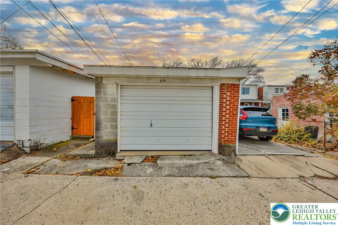 Allentown City, Pennsylvania 18104, United States, 3 Bedrooms Bedrooms, ,2 BathroomsBathrooms,Residential,Pending,246199