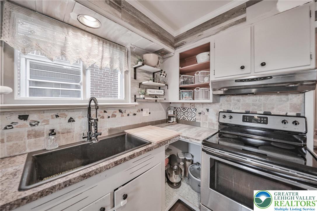 Allentown City, Pennsylvania 18104, United States, 3 Bedrooms Bedrooms, ,2 BathroomsBathrooms,Residential,Pending,246199