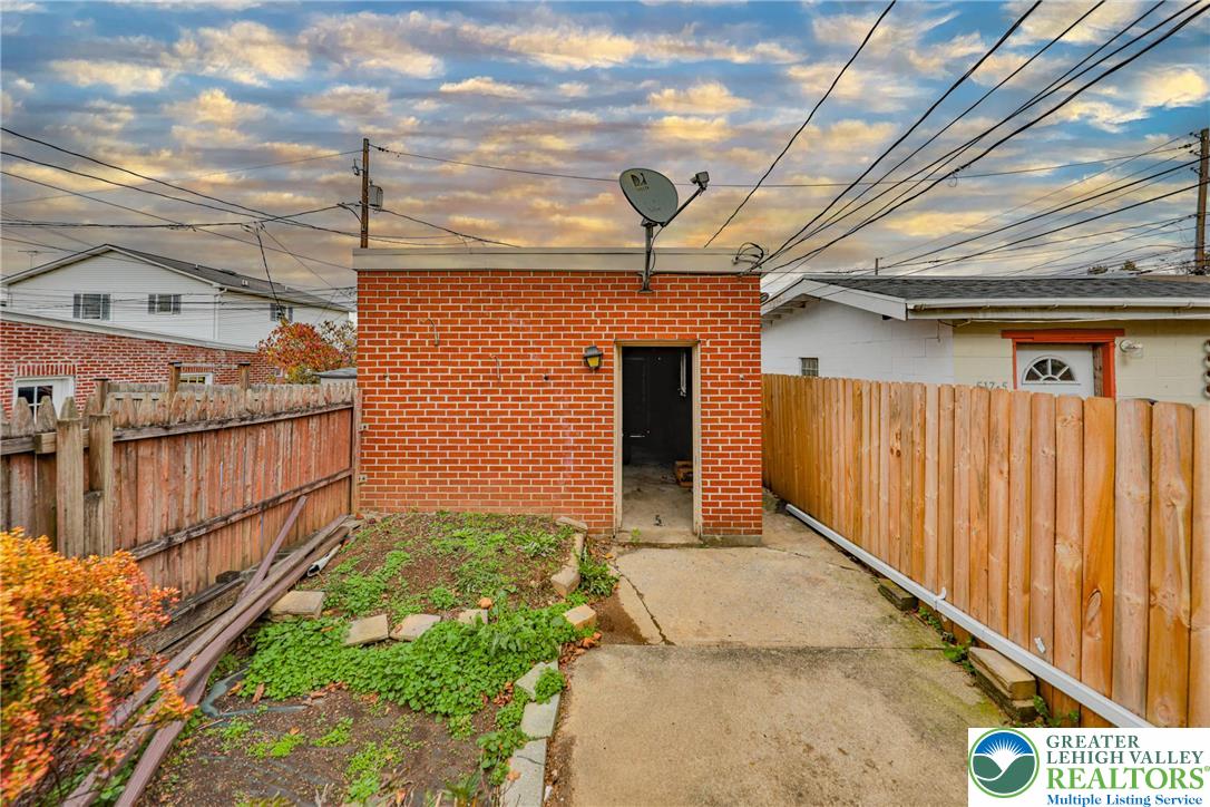 Allentown City, Pennsylvania 18104, United States, 3 Bedrooms Bedrooms, ,2 BathroomsBathrooms,Residential,Pending,246199