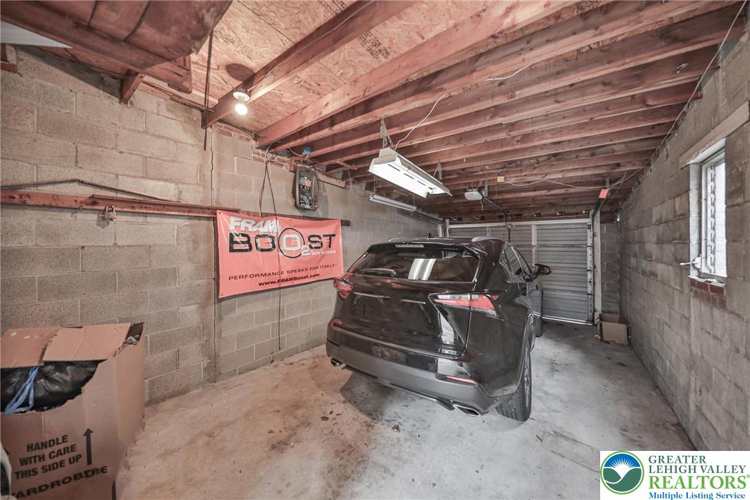 Allentown City, Pennsylvania 18104, United States, 3 Bedrooms Bedrooms, ,2 BathroomsBathrooms,Residential,Pending,246199