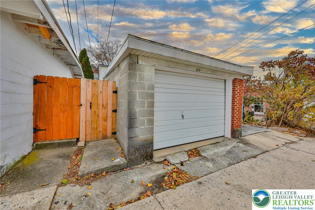 Allentown City, Pennsylvania 18104, United States, 3 Bedrooms Bedrooms, ,2 BathroomsBathrooms,Residential,Pending,246199