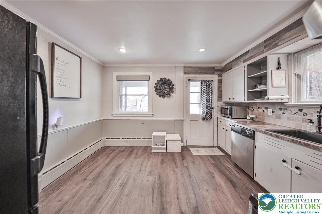 Allentown City, Pennsylvania 18104, United States, 3 Bedrooms Bedrooms, ,2 BathroomsBathrooms,Residential,Pending,246199