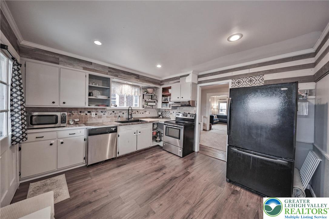 Allentown City, Pennsylvania 18104, United States, 3 Bedrooms Bedrooms, ,2 BathroomsBathrooms,Residential,Pending,246199