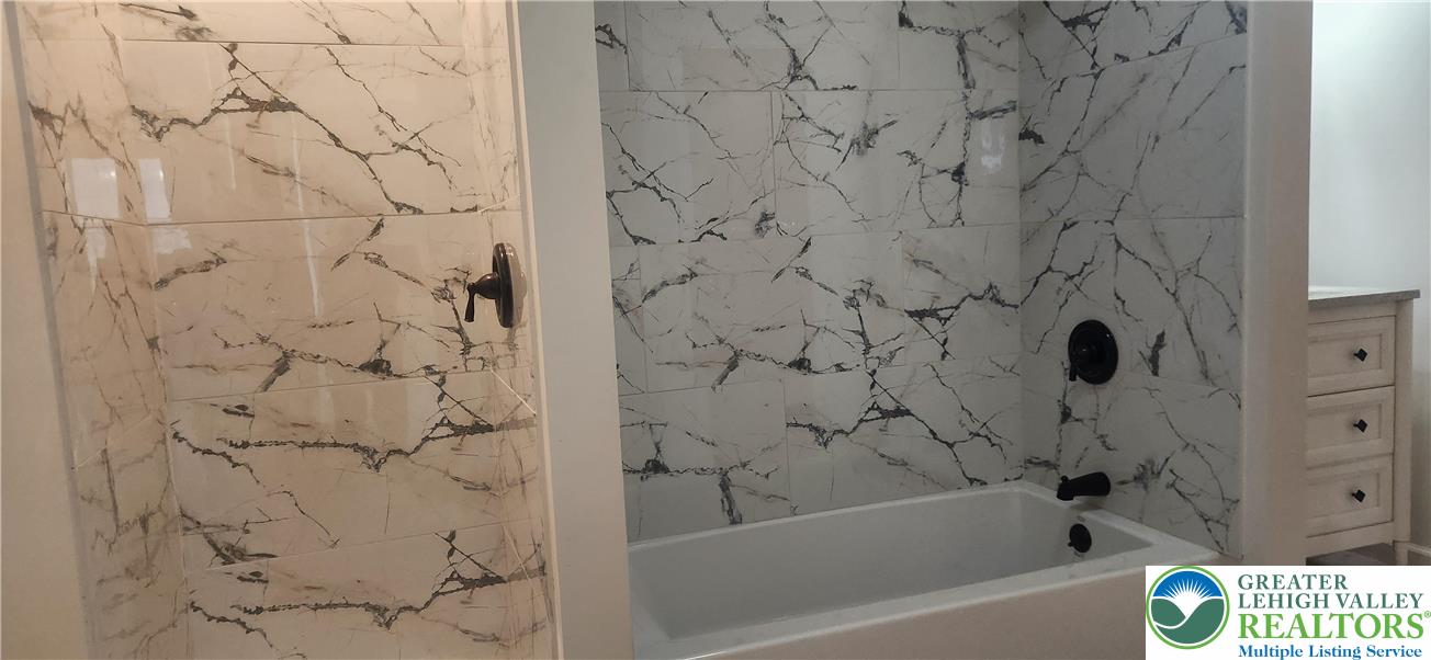 Allentown City, Pennsylvania 18104, United States, 3 Bedrooms Bedrooms, ,2 BathroomsBathrooms,Residential,Pending,193499