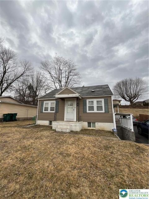 Photo of 2655 Eldridge Avenue, Palmer Twp, PA 18045 (MLS # 770247)