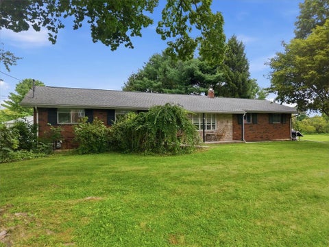 Homes For Sale - 569 Georgetown Road<br/> Lower Nazareth Twp, PA 18064