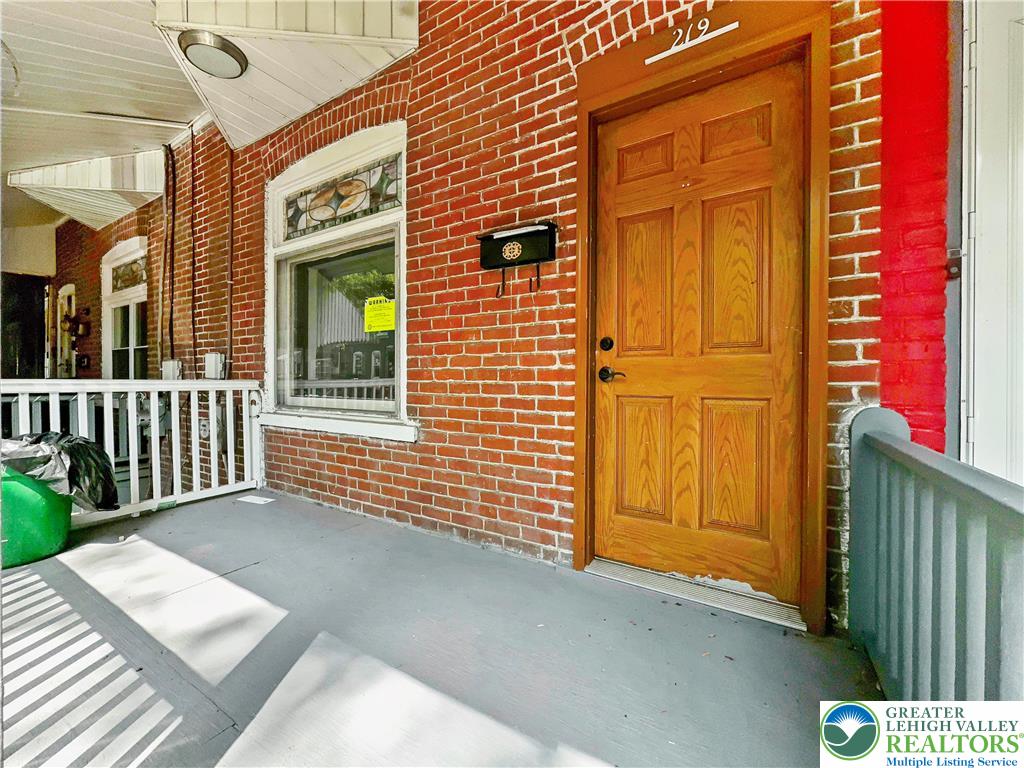 Allentown City, Pennsylvania 18102, United States, 4 Bedrooms Bedrooms, ,2 BathroomsBathrooms,Residential,Active,208601