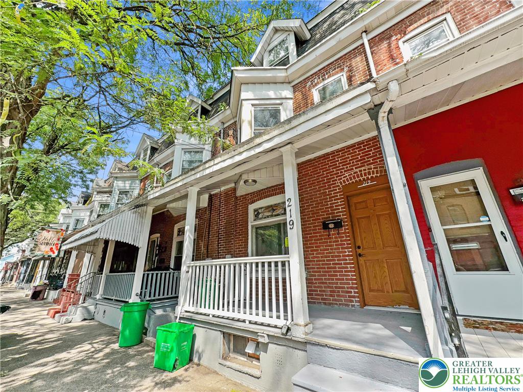 Allentown City, Pennsylvania 18102, United States, 4 Bedrooms Bedrooms, ,2 BathroomsBathrooms,Residential,Active,208601