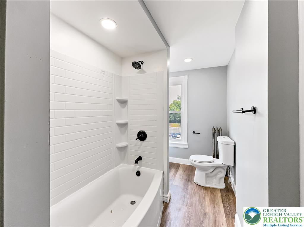 Allentown City, Pennsylvania 18102, United States, 4 Bedrooms Bedrooms, ,2 BathroomsBathrooms,Residential,Active,208601