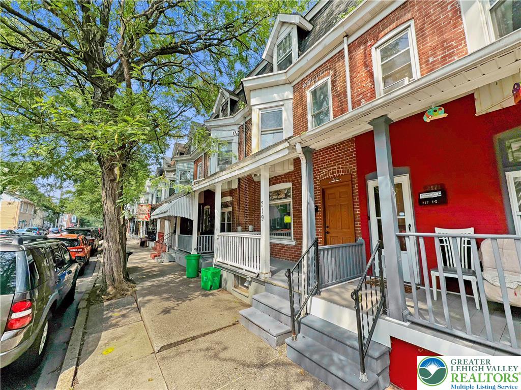 Allentown City, Pennsylvania 18102, United States, 4 Bedrooms Bedrooms, ,2 BathroomsBathrooms,Residential,Active,208601