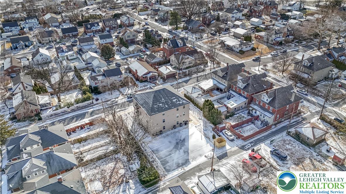 1513 Maple Street 202