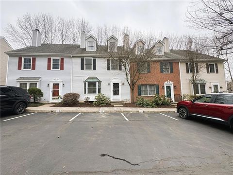 Townhouse For Rent - 124 Eaglesmere Circle #20<br/> East Stroudsburg, PA 18301