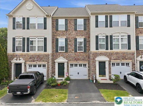 Townhouse For Sale - 1648 Oakridge Lane<br/> Hellertown Boro, PA 18055