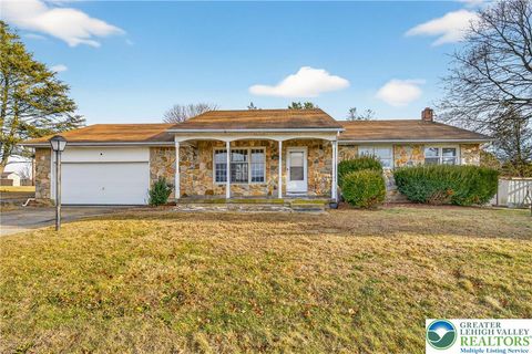 Photo of 576 Horseshoe Drive, Plainfield Twp, PA 18040 (MLS # 770727)