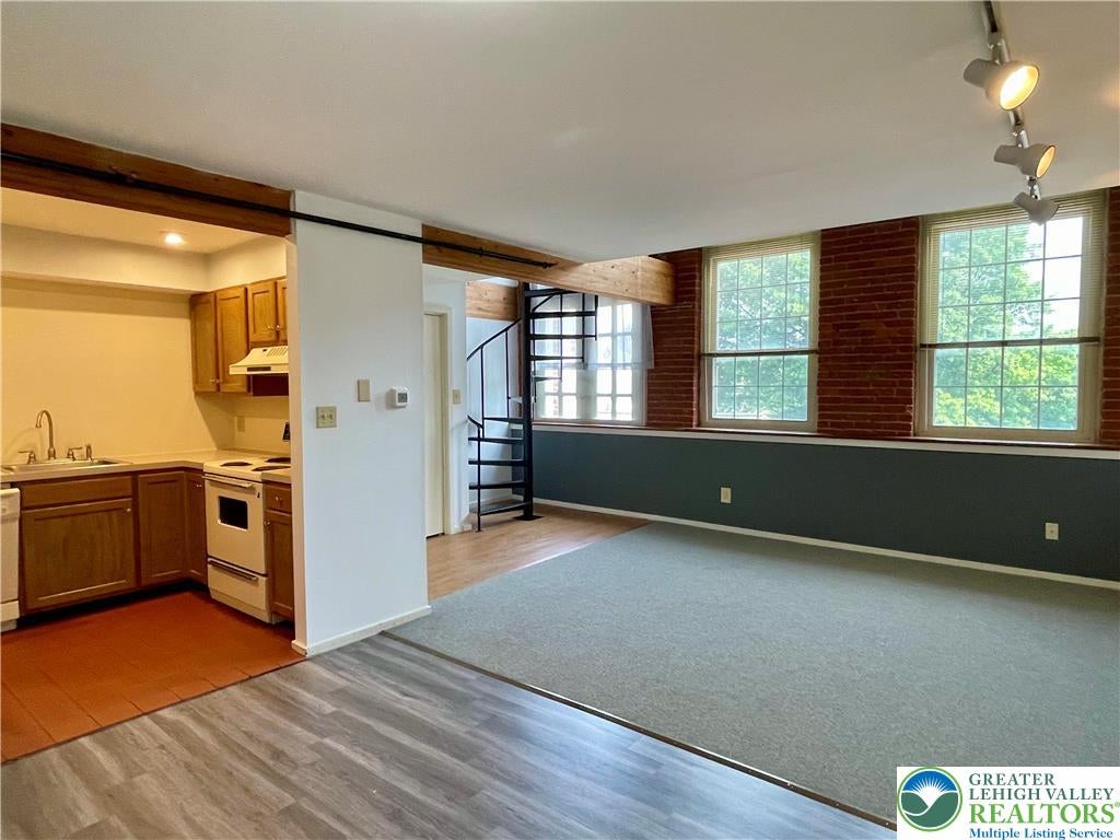 101 Race Street 219