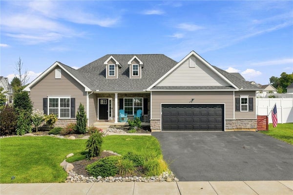 1015 PHYLLIS PL, PALMER TWP, PA 18045 - Image d4e1e8487e78f60cc1c76d7b17fb542e/4209114304