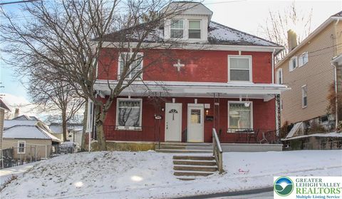 Photo of 720 Market Street, Bangor Boro, PA 18013 (MLS # 769942)