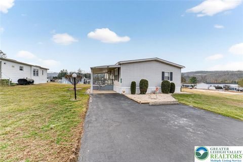 Photo of 37 Stacey Drive, Lehigh Twp, PA 18088 (MLS # 770370)