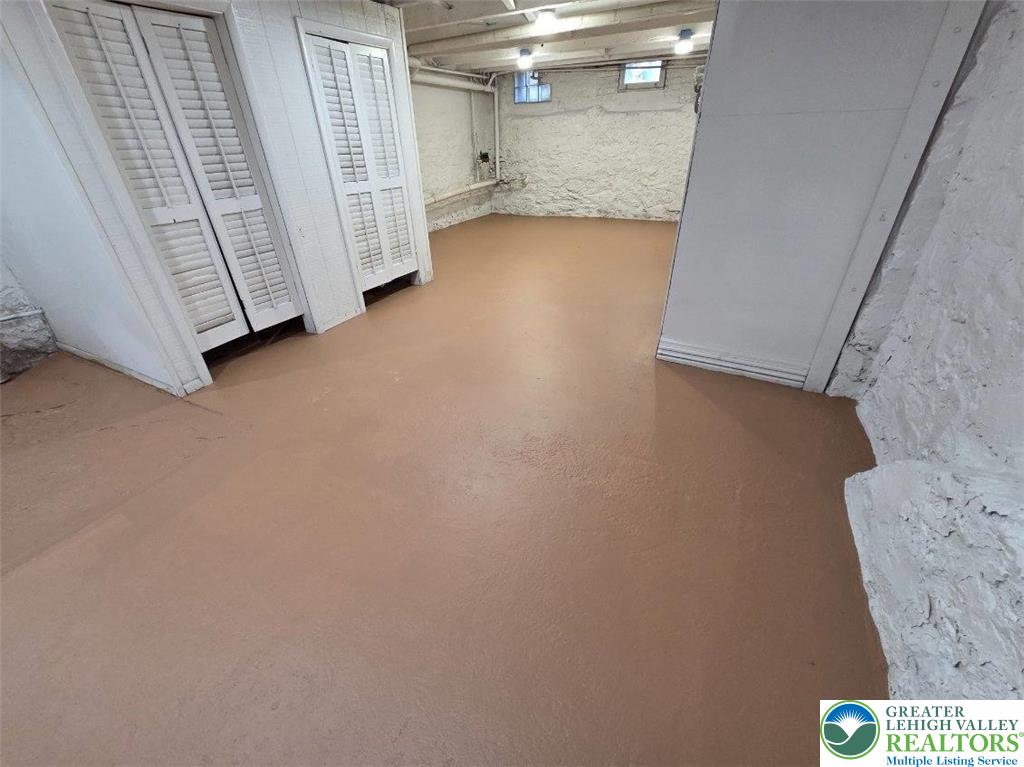 Allentown City, Pennsylvania 18102, United States, 3 Bedrooms Bedrooms, ,2 BathroomsBathrooms,Residential,Pending,198099