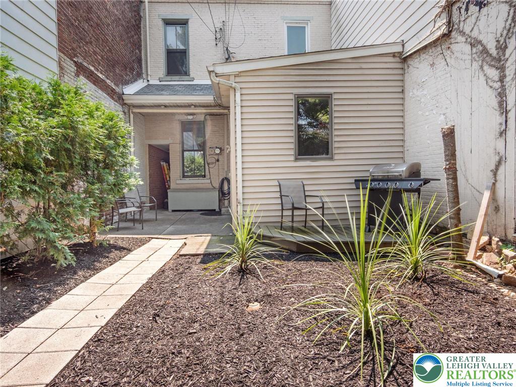 Allentown City, Pennsylvania 18102, United States, 3 Bedrooms Bedrooms, ,2 BathroomsBathrooms,Residential,Pending,198099