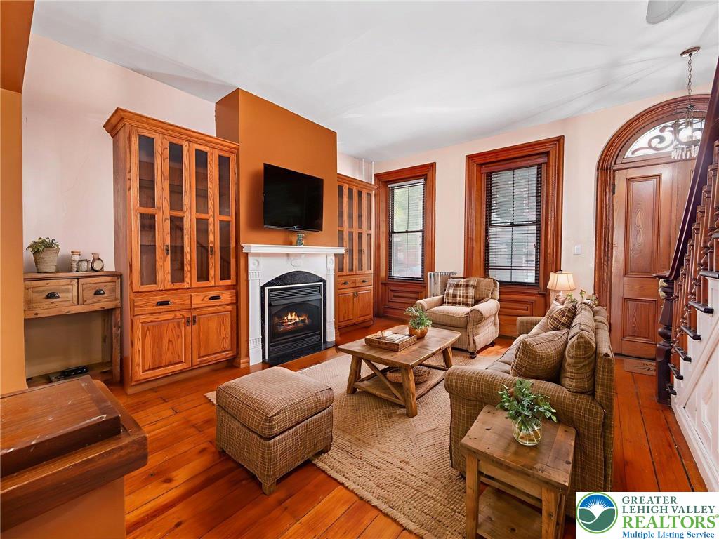 Allentown City, Pennsylvania 18102, United States, 3 Bedrooms Bedrooms, ,2 BathroomsBathrooms,Residential,Pending,198099