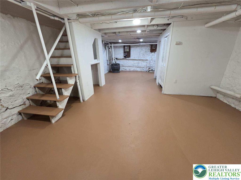 Allentown City, Pennsylvania 18102, United States, 3 Bedrooms Bedrooms, ,2 BathroomsBathrooms,Residential,Pending,198099