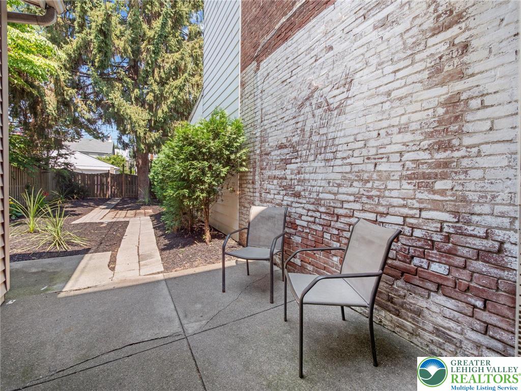 Allentown City, Pennsylvania 18102, United States, 3 Bedrooms Bedrooms, ,2 BathroomsBathrooms,Residential,Pending,198099